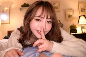 Người mẫu trẻ hàng đầu mới nổi đã bị anh chàng xăm hình tàn phá. Cô ấy có một thân hình gợi cảm và một cái "của quý" lớn trong tư thế quan hệ 69 bằng miệng, và để cho anh chàng liếm lồn mình. Cô ấy bị tàn phá ở nhiều tư thế và biểu cảm của cô ấy thật là dâm đãng...
